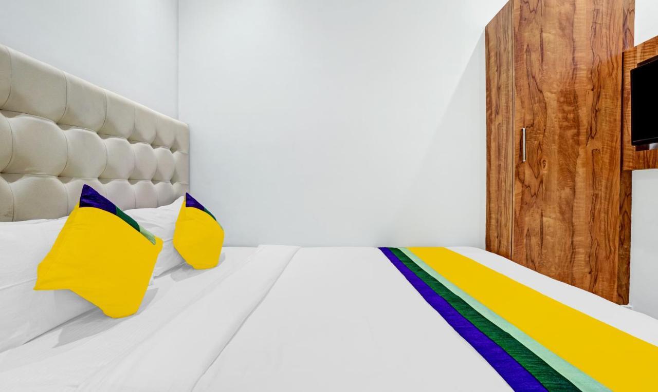 Itsy Hotels Heraa International Bombay Esterno foto
